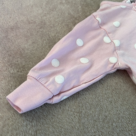 🩷2 for 10$🩷 Gerber Organic Cotton Baby Girl Sleeper, Size 0-3 Months - Picture 4 of 8